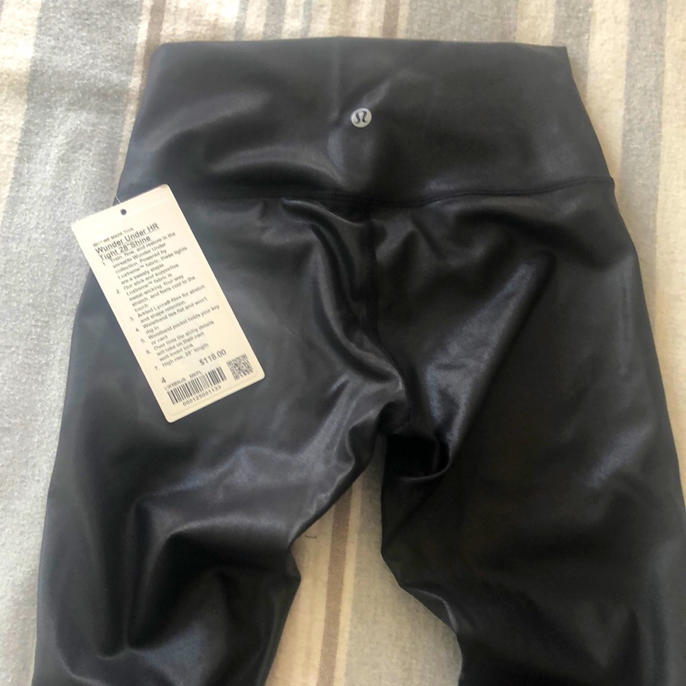 New with tags Lululemon wunder under high rise 28 inch length SHINE